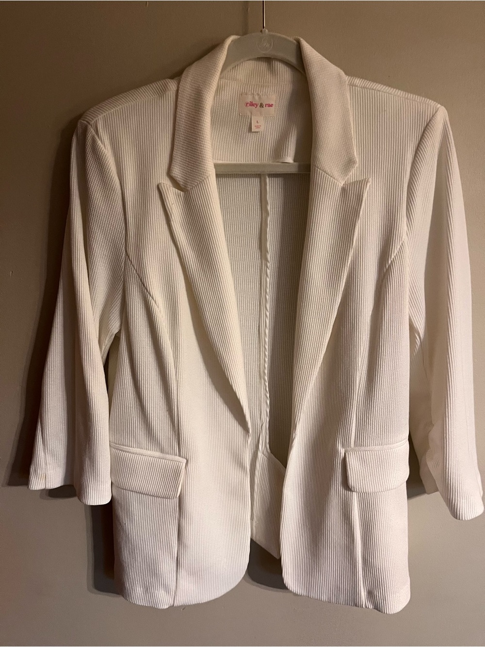 Riley & Rae white 3/4 ruched sleeve textured blazer